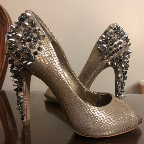 sam edelman spiked pumps